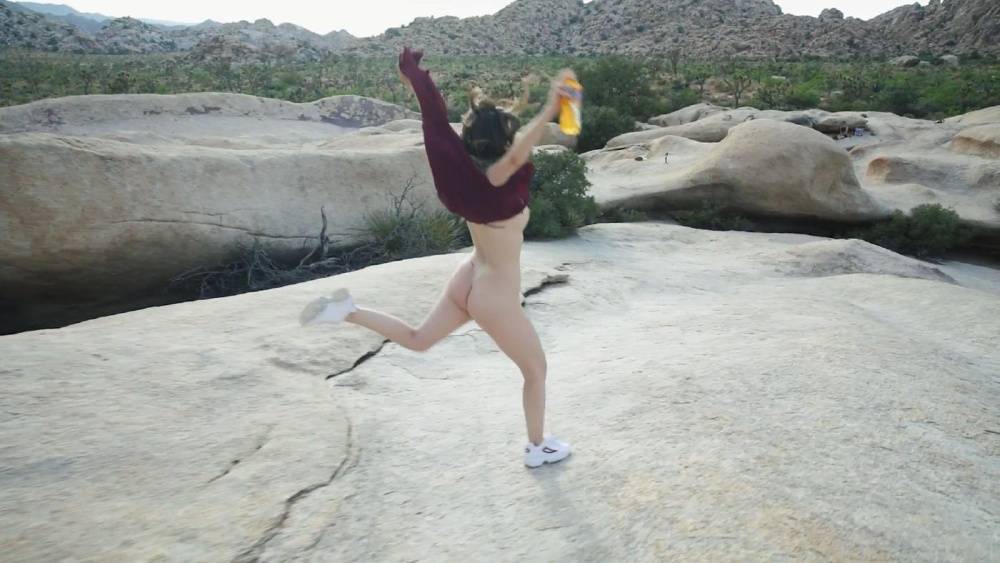 Lauren Summer Nude Outdoor Strip OnlyFans Video Leaked - #6