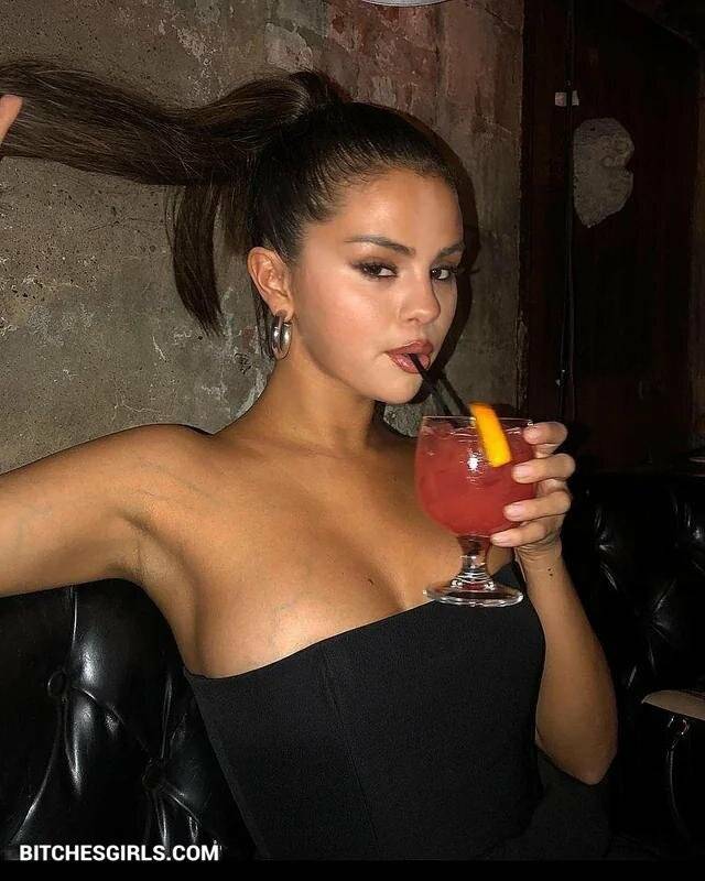 Selena Gomez Nude Latina - Selena Nude Videos Celebrities - #16