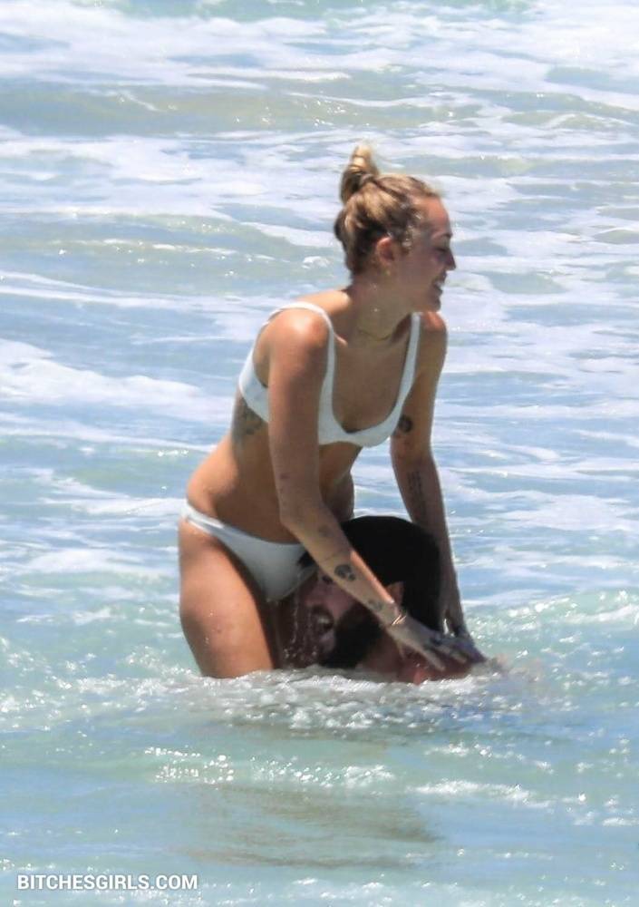 Miley Cyrus Nude Celebrity Tits Photos - #5