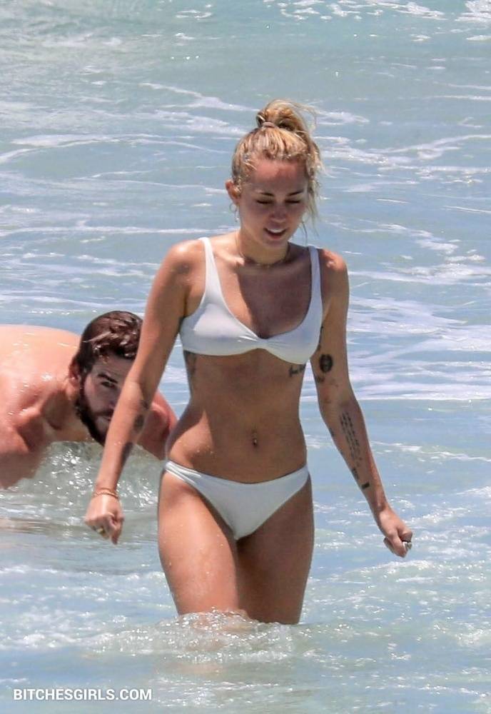 Miley Cyrus Nude Celebrity Tits Photos - #17