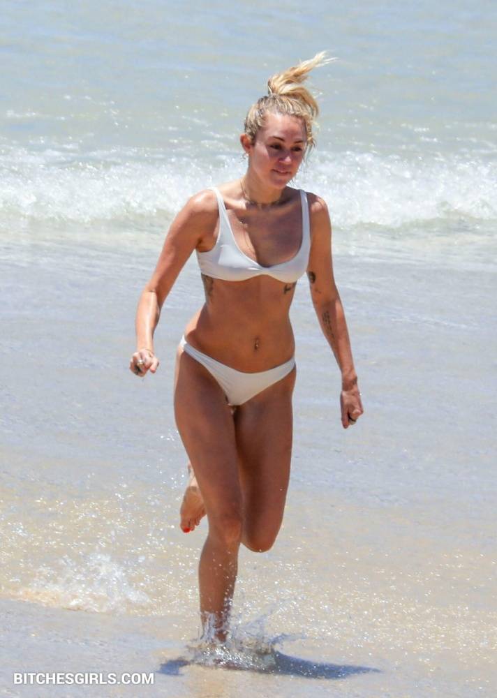 Miley Cyrus Nude Celebrity Tits Photos - #7