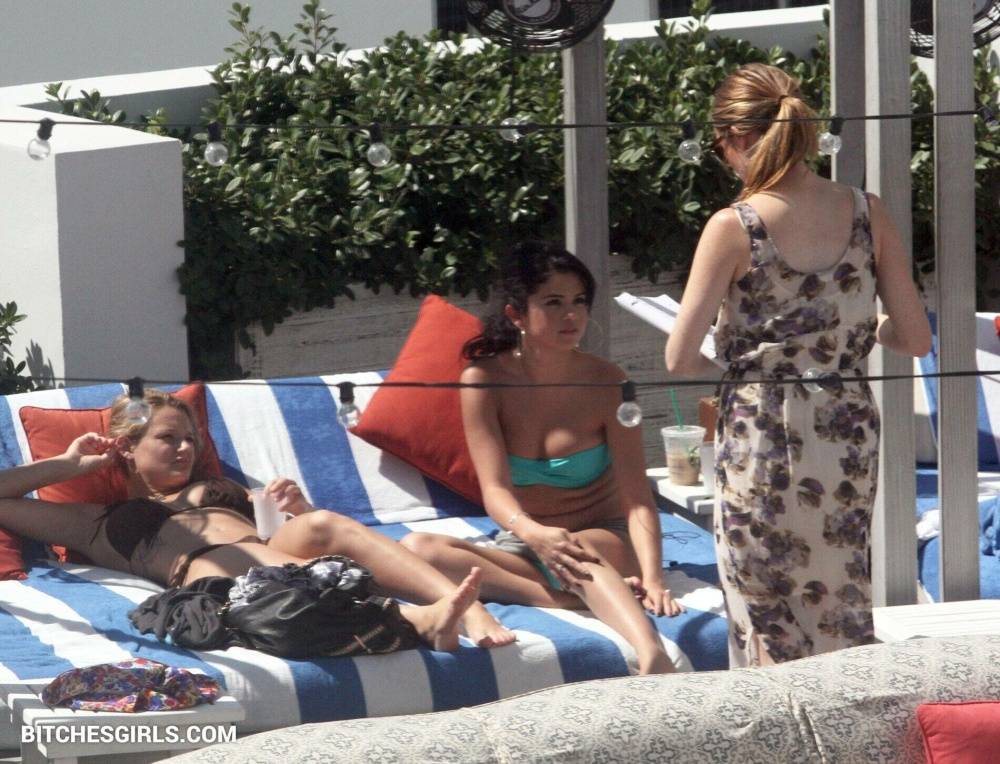 Selena Gomez Nude Celebrities - Selena Celebrities Leaked Naked Photos - #4