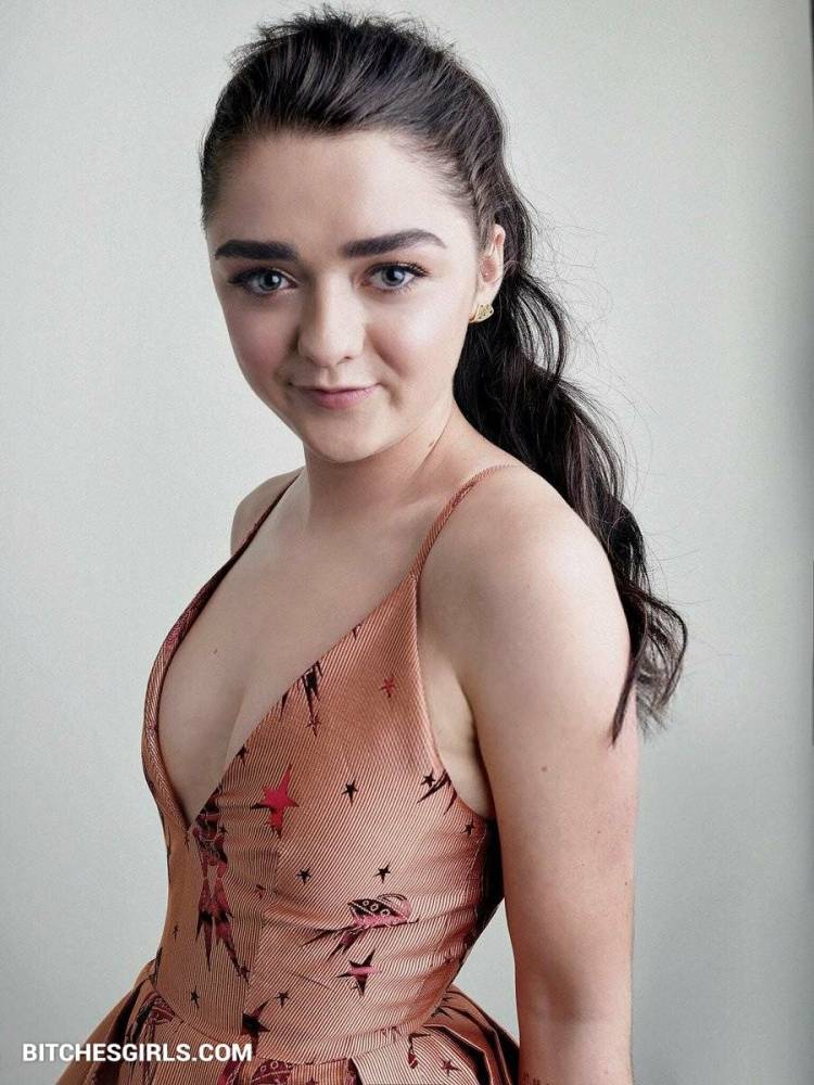 Maisie Williams Nude Teen - Nude Videos Teen - #5