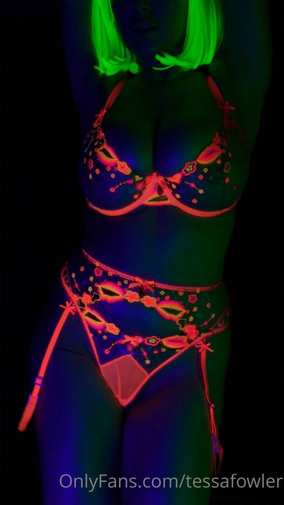 Tessa Fowler Nude Neon Body Paint OnlyFans Video Leaked - #4