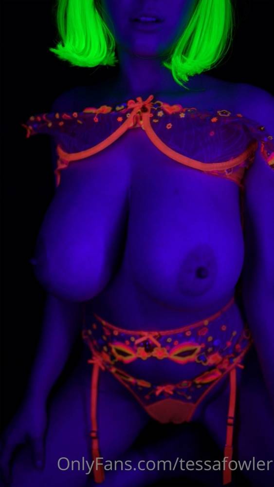 Tessa Fowler Nude Neon Body Paint OnlyFans Video Leaked - #13