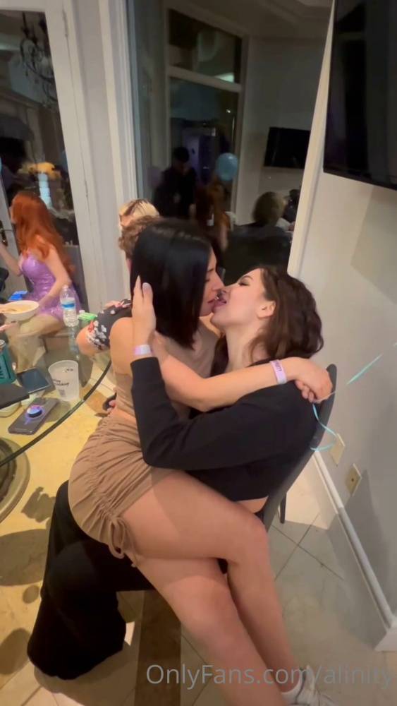 Alinity Fandy Lesbian French Kiss PPV Onlyfans Video Leaked - #1