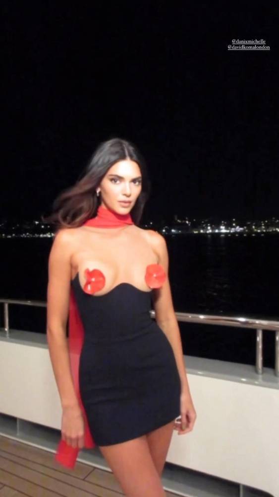 Kendall Jenner Pasties Dress Candid Video Leaked - #6