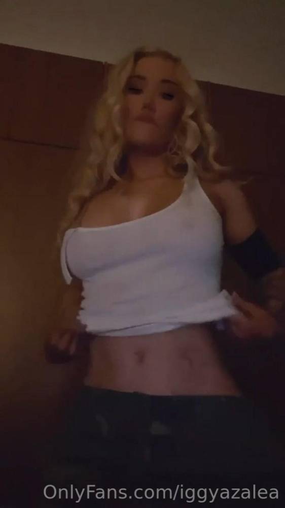 Iggy Azalea Hand Bra Nipple Flash OnlyFans Video Leaked - #6