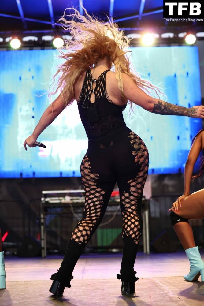 Iggy Azalea Displays Her Stunning Figure at the Long Beach Pride Music Festival in LA - #4