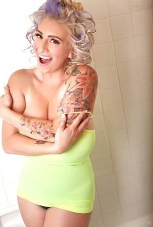 Tattooed solo girl September Carrino frees massive tits loose from tight dress - #main