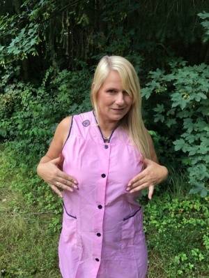 Older blonde amateur Sweet Susi exposes herself in a rural driveway - #main