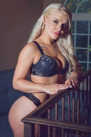 Hot blonde wife Bella Jane sucks off a man in front of cuckold husband - #main
