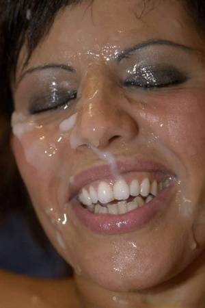 Latina slut Scarlett March gets her face covered in sperm during a gangbang - #main