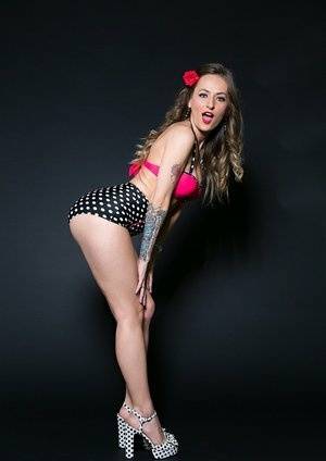 Tattooed pornstar Natasha Starr peeling off brassiere and granny panties - #main