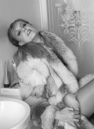 UK model Joceline Brook Hamilton removes a full-length fur coat to get naked - #main