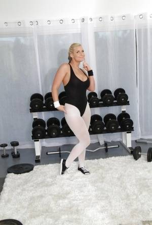 Hot blonde with flexy body Phoenix Marie slipping off her sport outfit - #main
