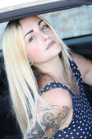Tattooed girl Medusa Blonde shows her bare feet and ass while in a car - #main