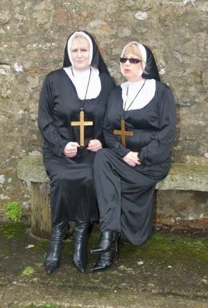 Naughty nun Speedy Bee and a Sister have a threesome with the Friar - #main