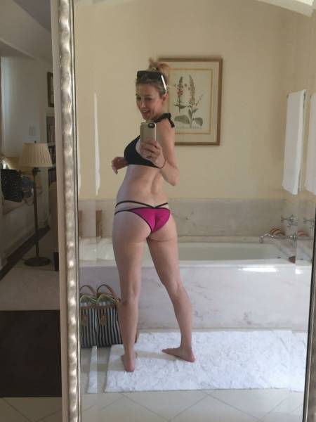 Iliza Shlesinger Sexy Bikini Selfies Set Leaked - Usa on clubgf.com