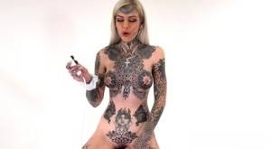 Tattoo enthusiast Amber Luke rides a multispeed sex machine on clubgf.com