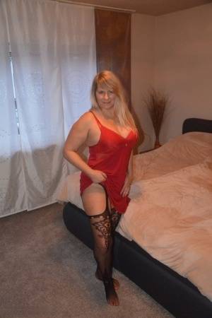 Mature amateur doffs red dress to show her ass and twat in sexy stockings on clubgf.com