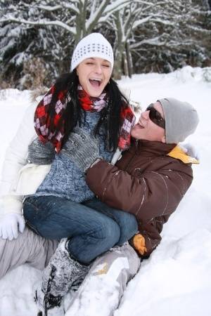 Teen girl opens her mouth for a cumshot after fucking in the snow on clubgf.com