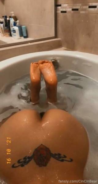 Cincinbear Nude Bath Onlyfans Video Leaked on clubgf.com