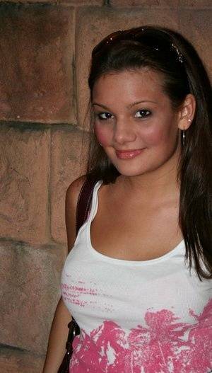 Fresh-faced amateur Kate Crush wanders city streets in a tank top and jeans on clubgf.com